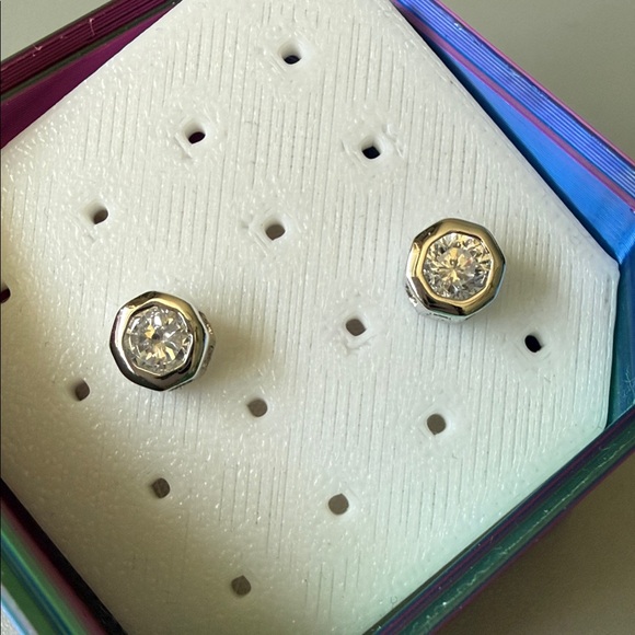 Sterling Silver Stud Earrings in 3D printed Box - Picture 2 of 5